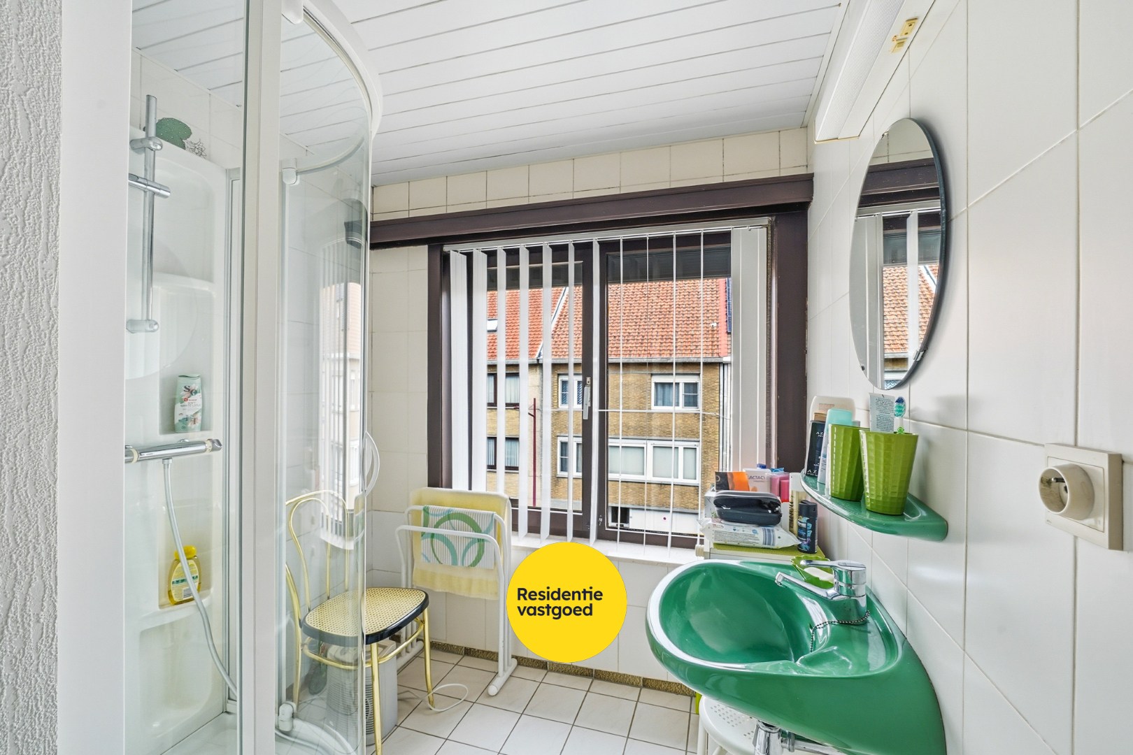 Ruime bel-etage met grote garage en 3 slaapkamers 