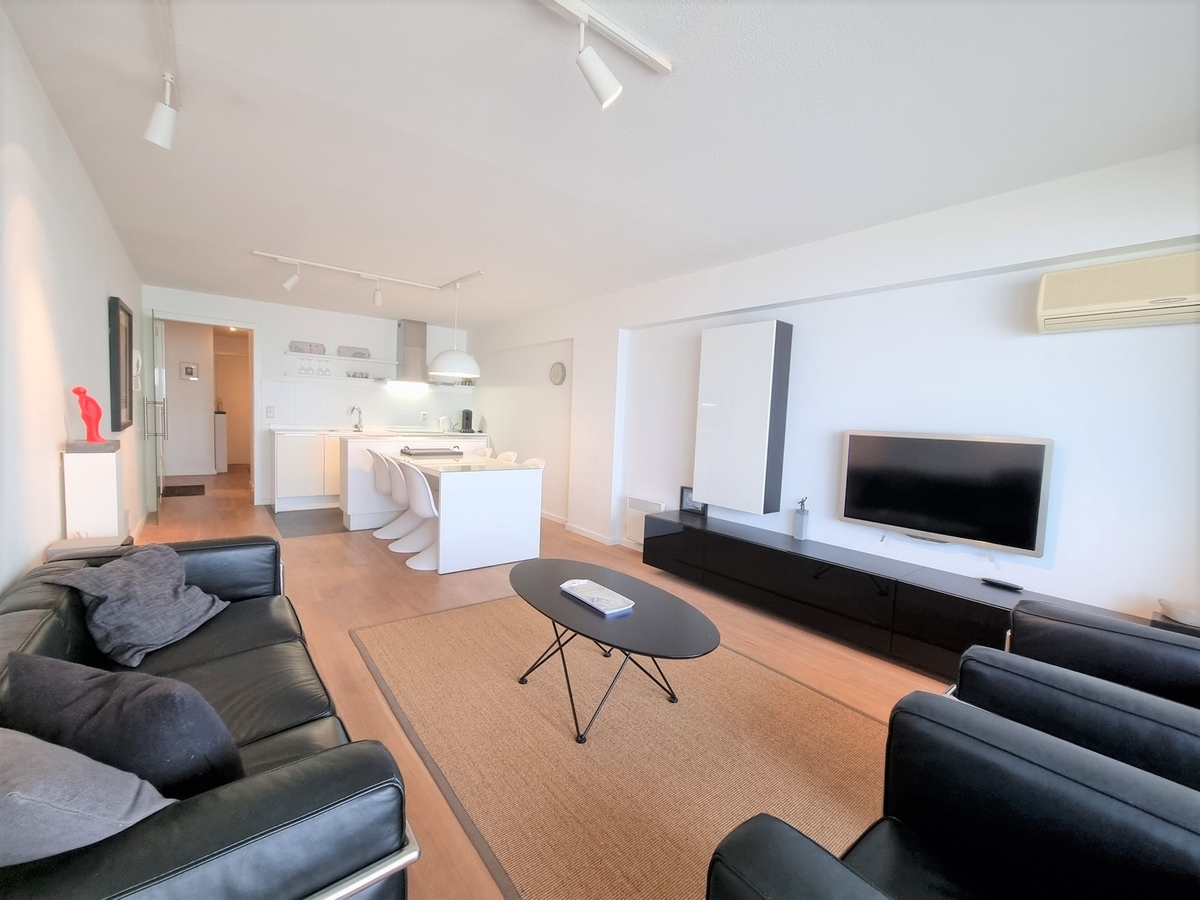 Designappartement met terras op de Zeedijk - Blankenberge 