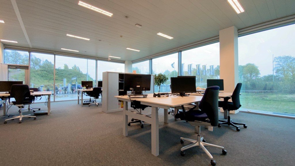 Instapklaar kantoorgelijkvloers te huur in Blue Towers in Gent
