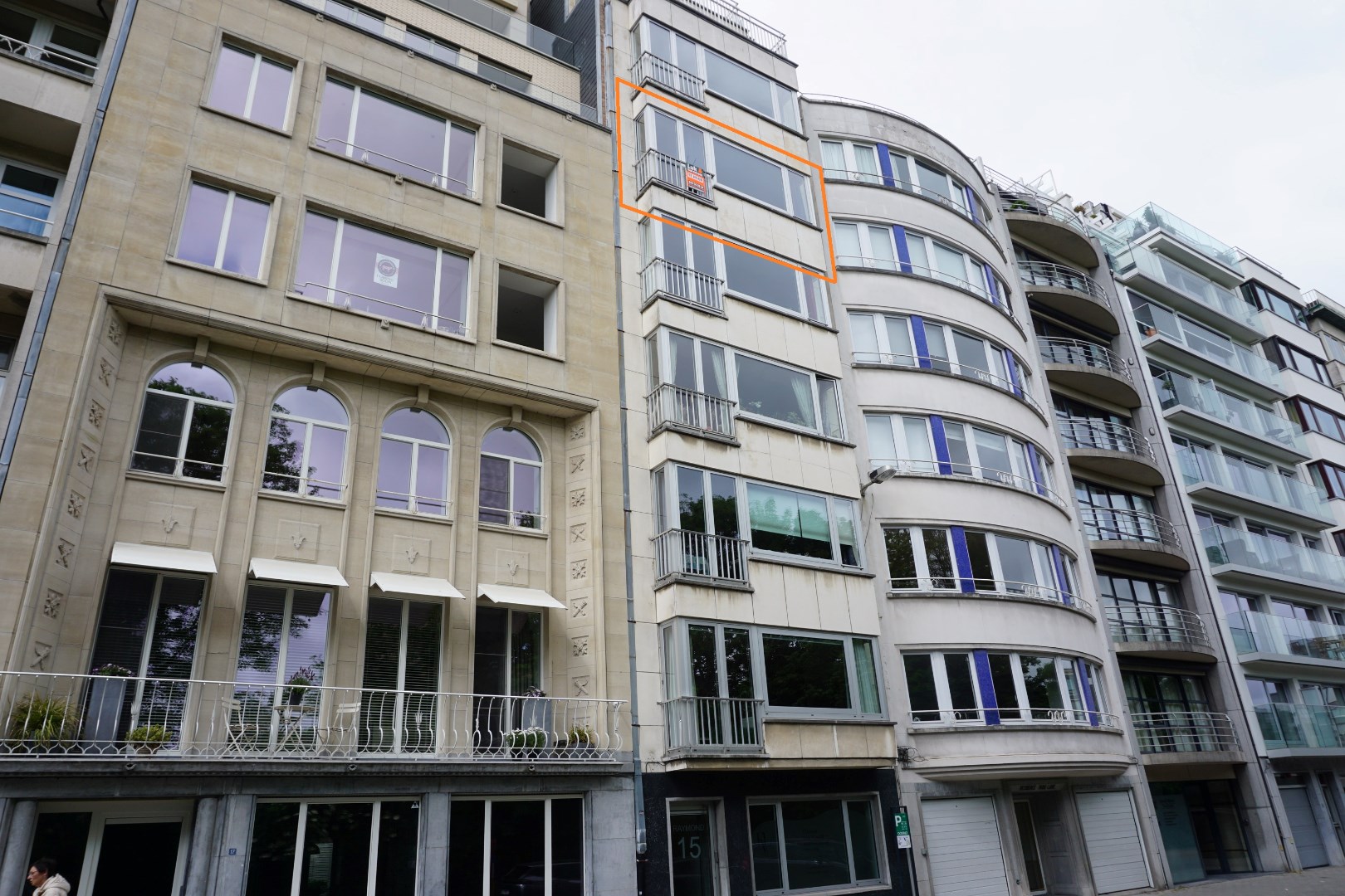 APP. NON-MEUBLE SITUE AVEC BELLE VUE SUR LE PARC 