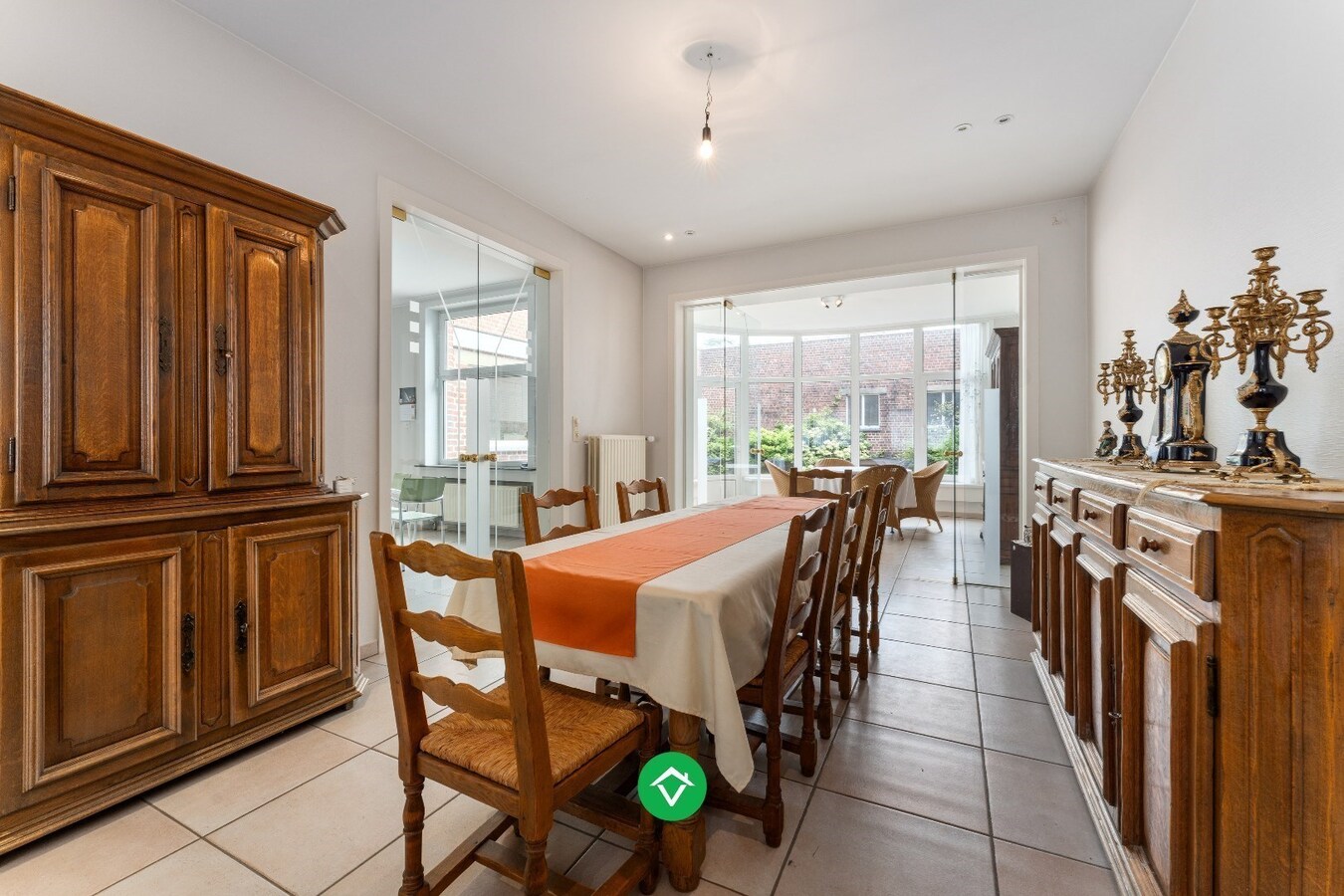 Ruime woning met 7 slaapkamers en loods (320m²) in centrum Roeselare 