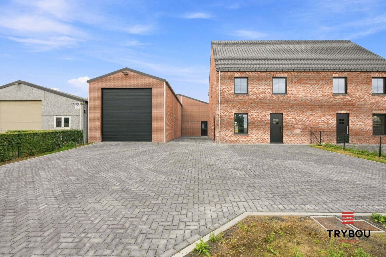 Ruime casco halfopen nieuwbouw met loods van 194m² in Merkem! 