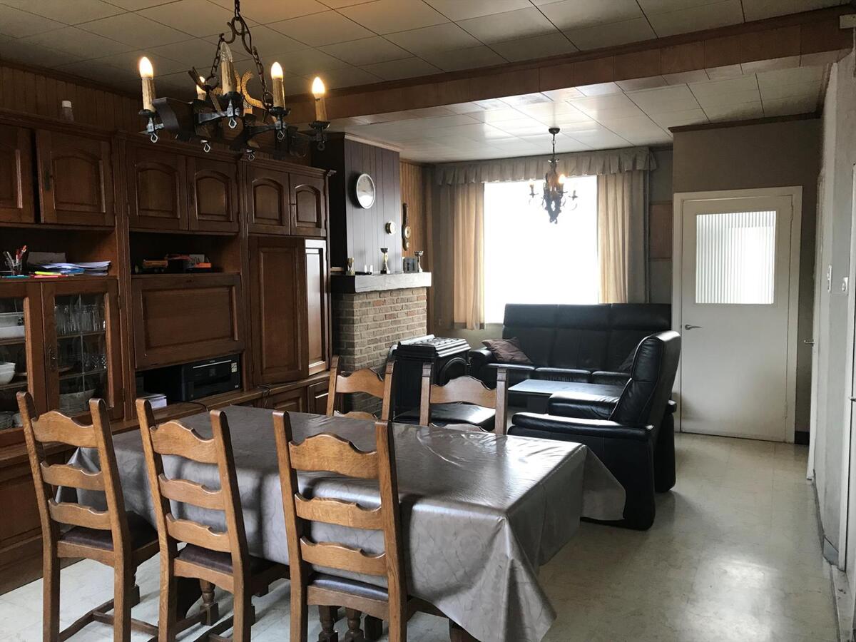 Landelijk gelegen woning met groot bijgebouw op een totale oppervlakte van 4403m² 