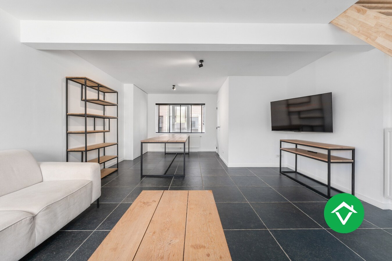 Volledig vernieuwde woning met 3 slaapkamers en bijgebouw in centrum Koekelare 