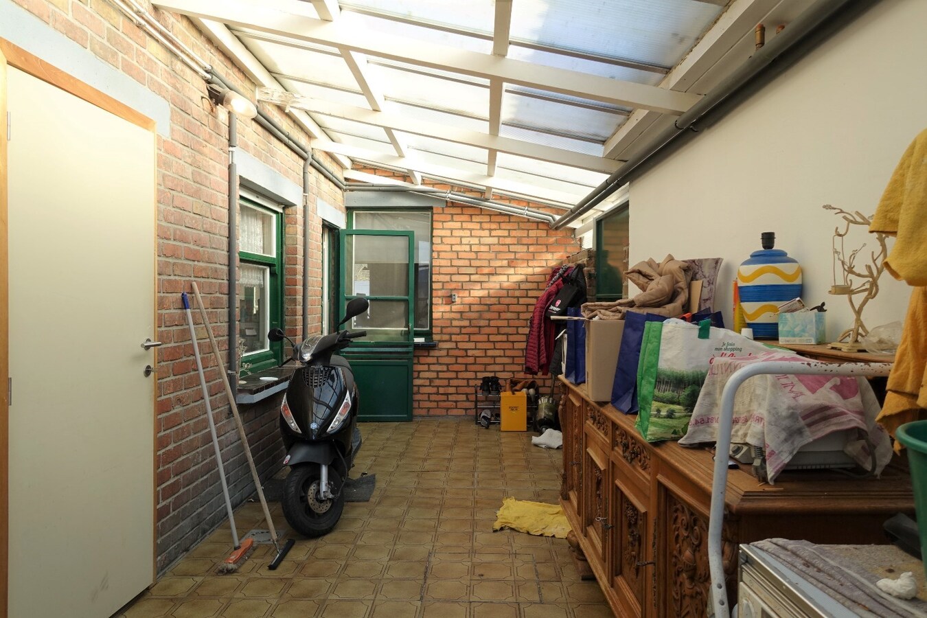 Uitzonderlijk gelegen woning met grote tuin 