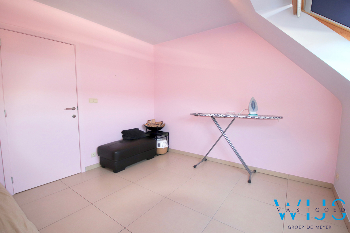 Ruim 3 slaapkamer appartement met garage te ERTVELDE ! 