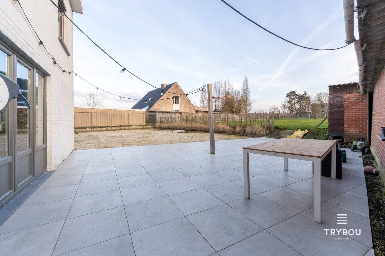 Open bebouwing met een uitzonderlijk ruim perceel in Houthulst! 