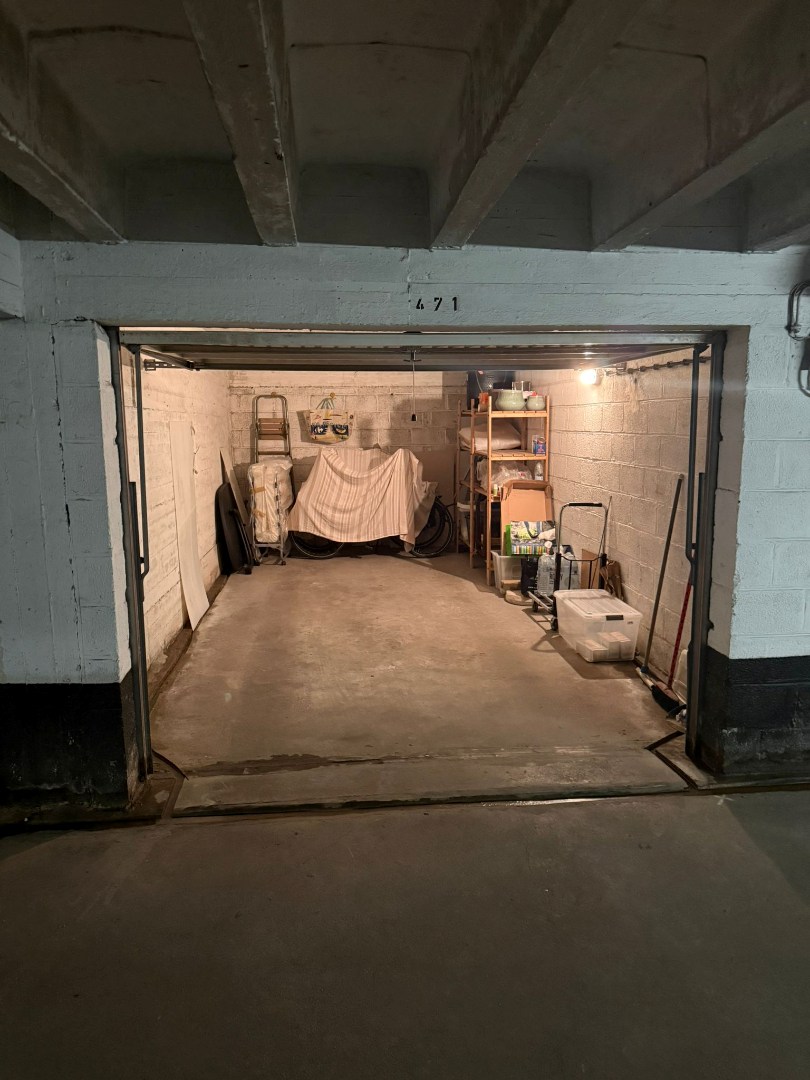 AFGESLOTEN GARAGEBOX - ROYAL PALACE 4 - 2 