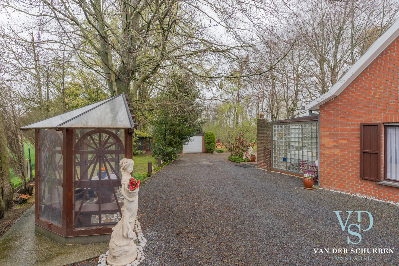 Exceptioneel gelegen eigendom in Makkegem. 