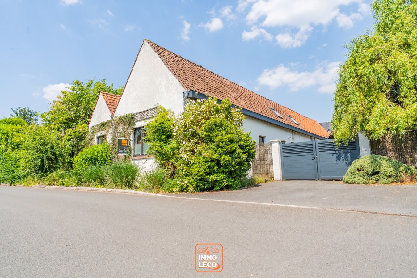 Maison style fermette 4 façades érigée sur une parcelle de 955m², en plein cœur du Bois Fichaux ! RARE à la VENTE 