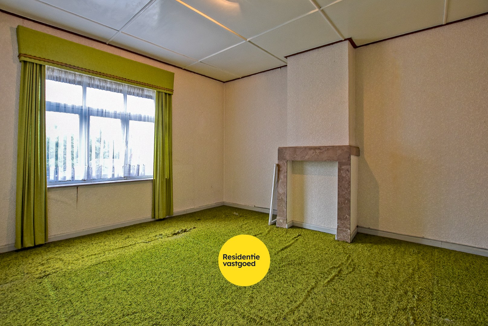 Zeer ruime te renoveren woning met statige gevel op 445 m² met zuid-west georiënteerde tuin. 