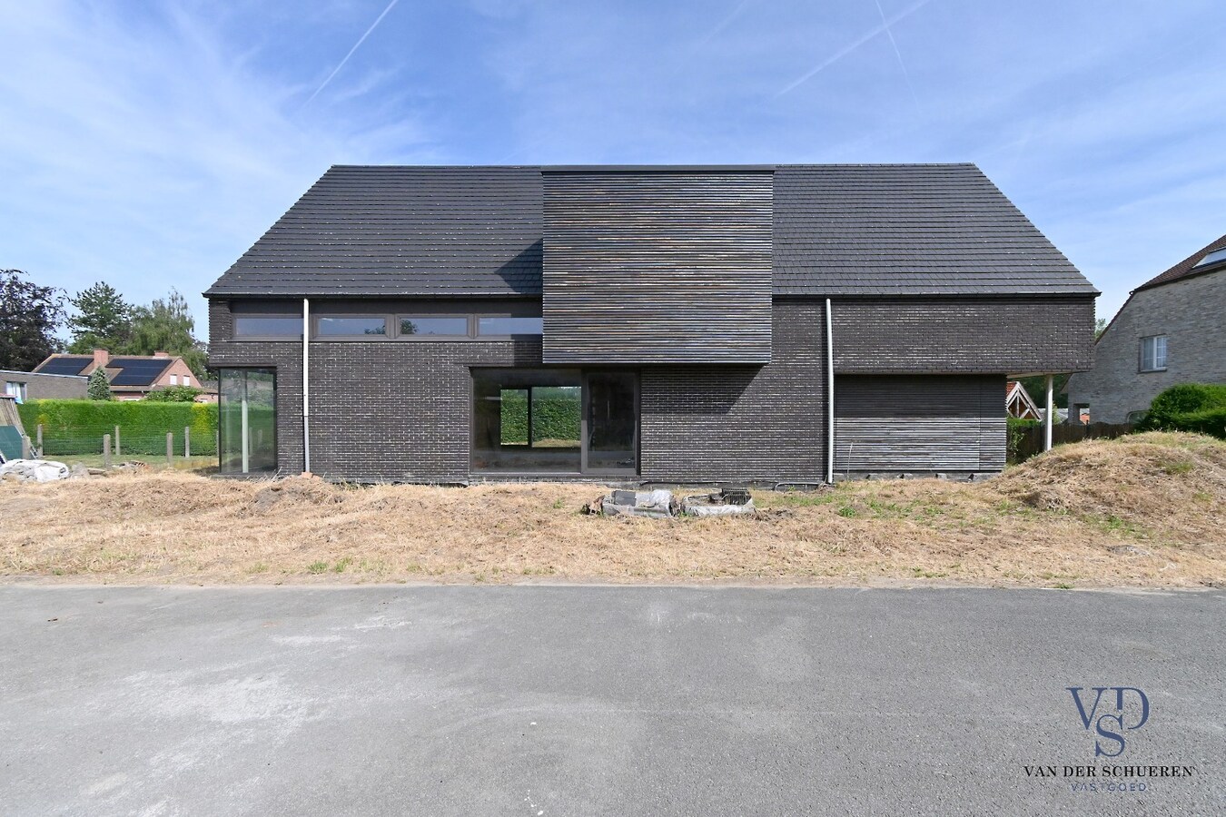 Eigentijdse woning (nog af te werken) te Vurste. 