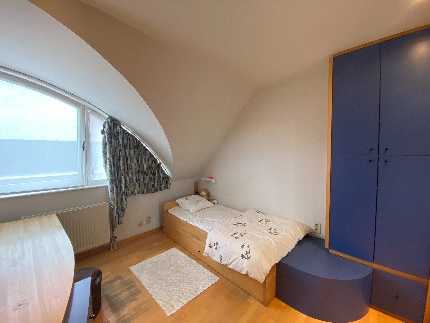 Multifunctioneel handelspand met luxueuze woonst op centrumligging in Sint-Eloois-Vijve! 