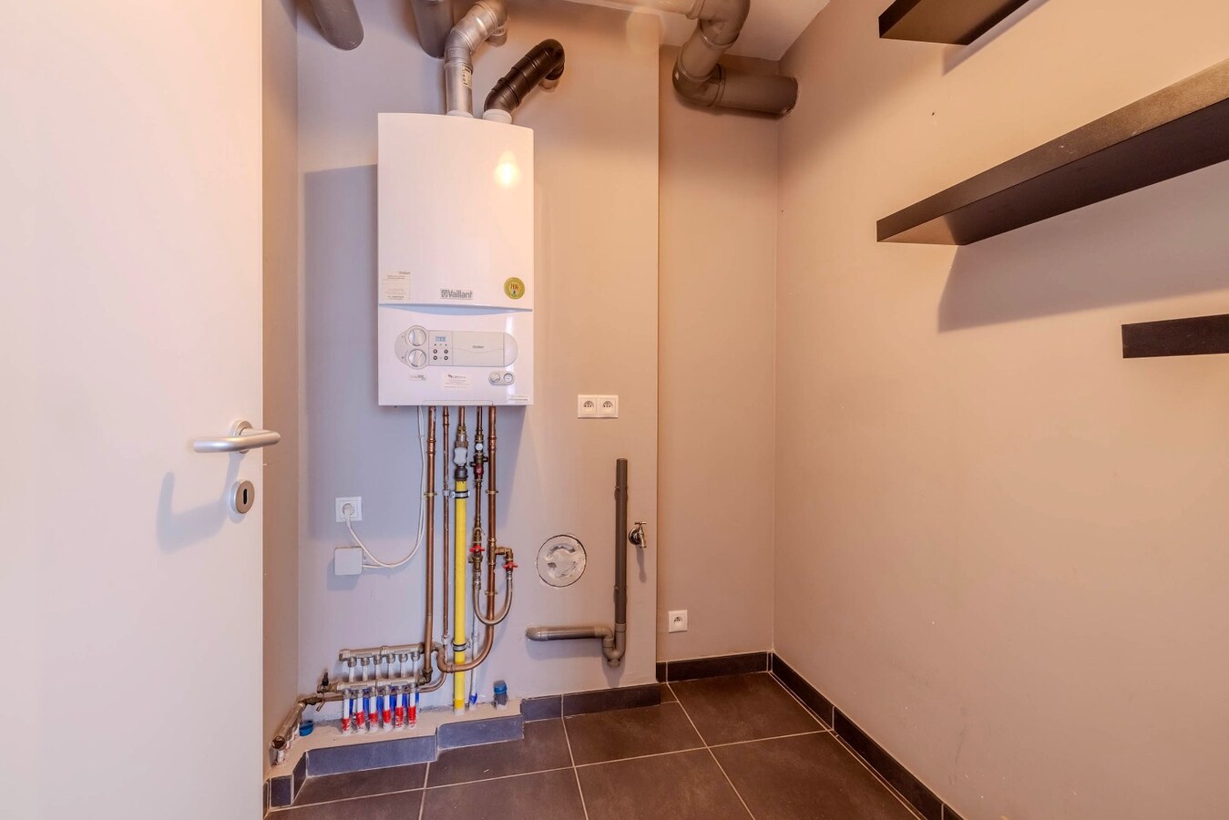 Instapklaar gelijkvloers met 2 slpks - tuin - garagebox 