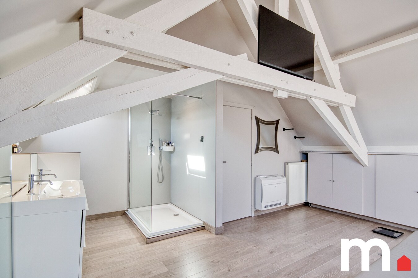 Centraal gelegen, instapklare woning met praktijkruimte én EPC B  te Kortrijk ! 