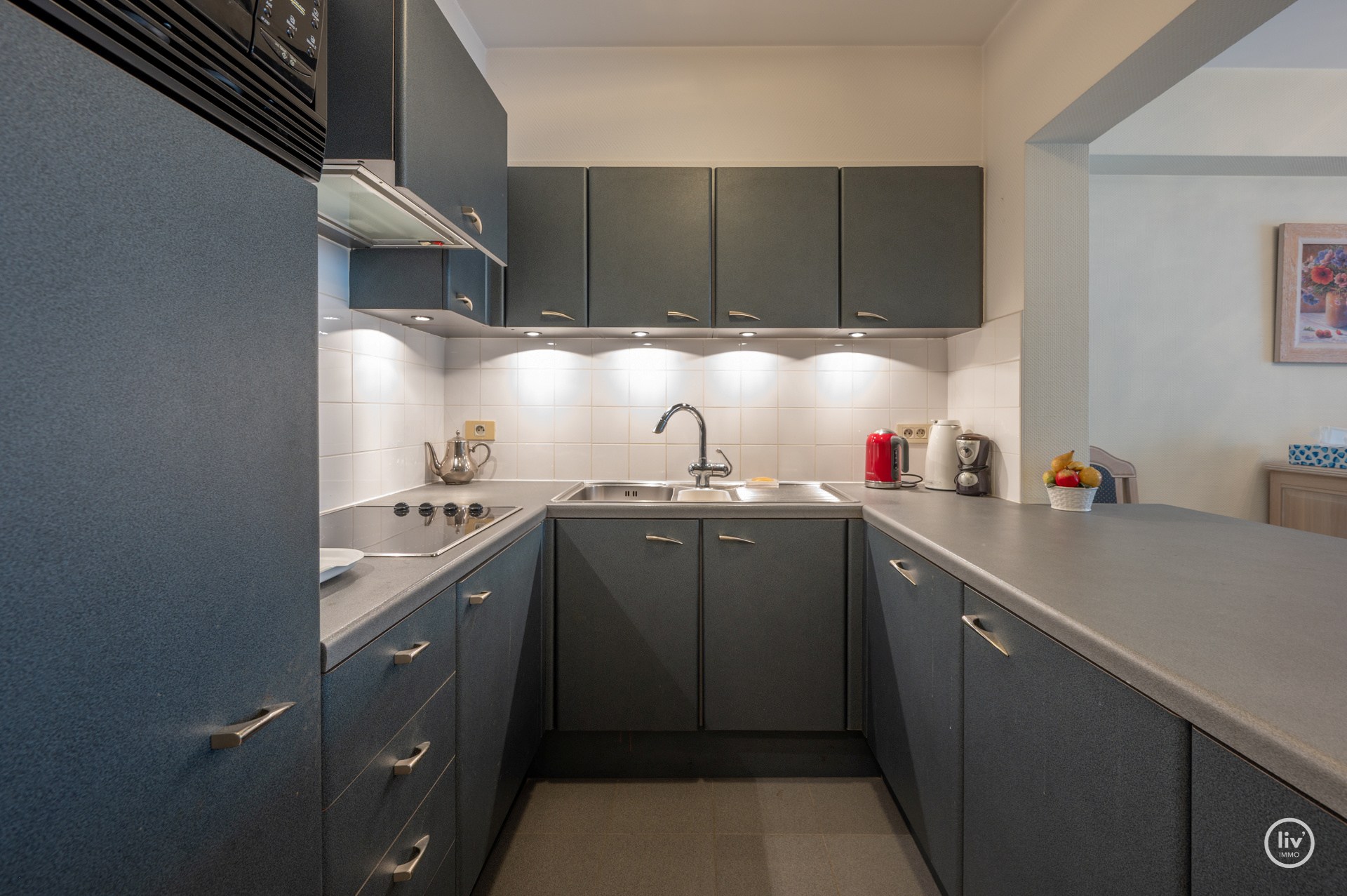 Aangenaam ruim 2 slaapkamerappartement met garage in het gebouw te Lippenslaan gelegen. 