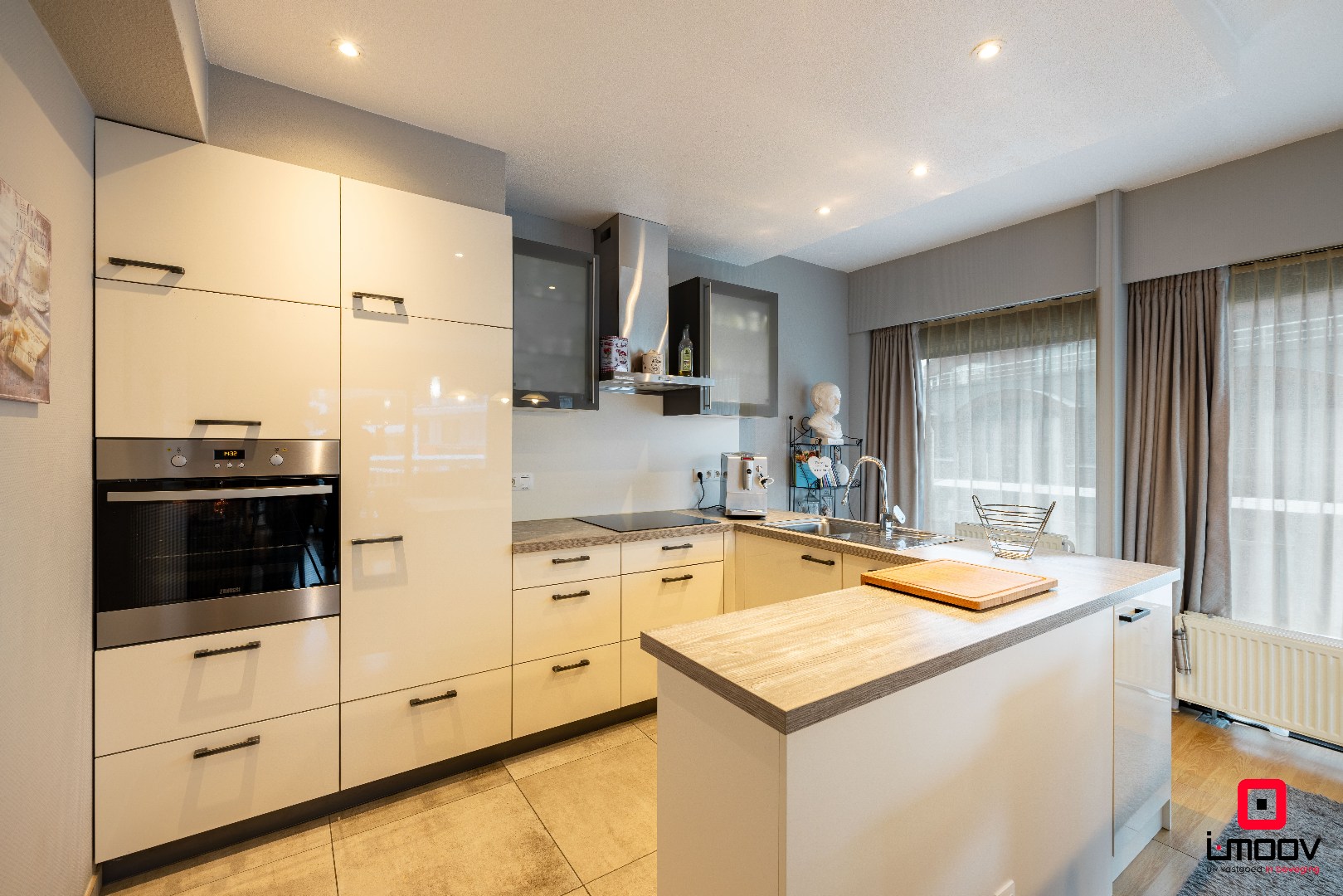 Ruim, lichtrijk hoekappartement met uniek havenzicht, topligging in hartje Oostende 