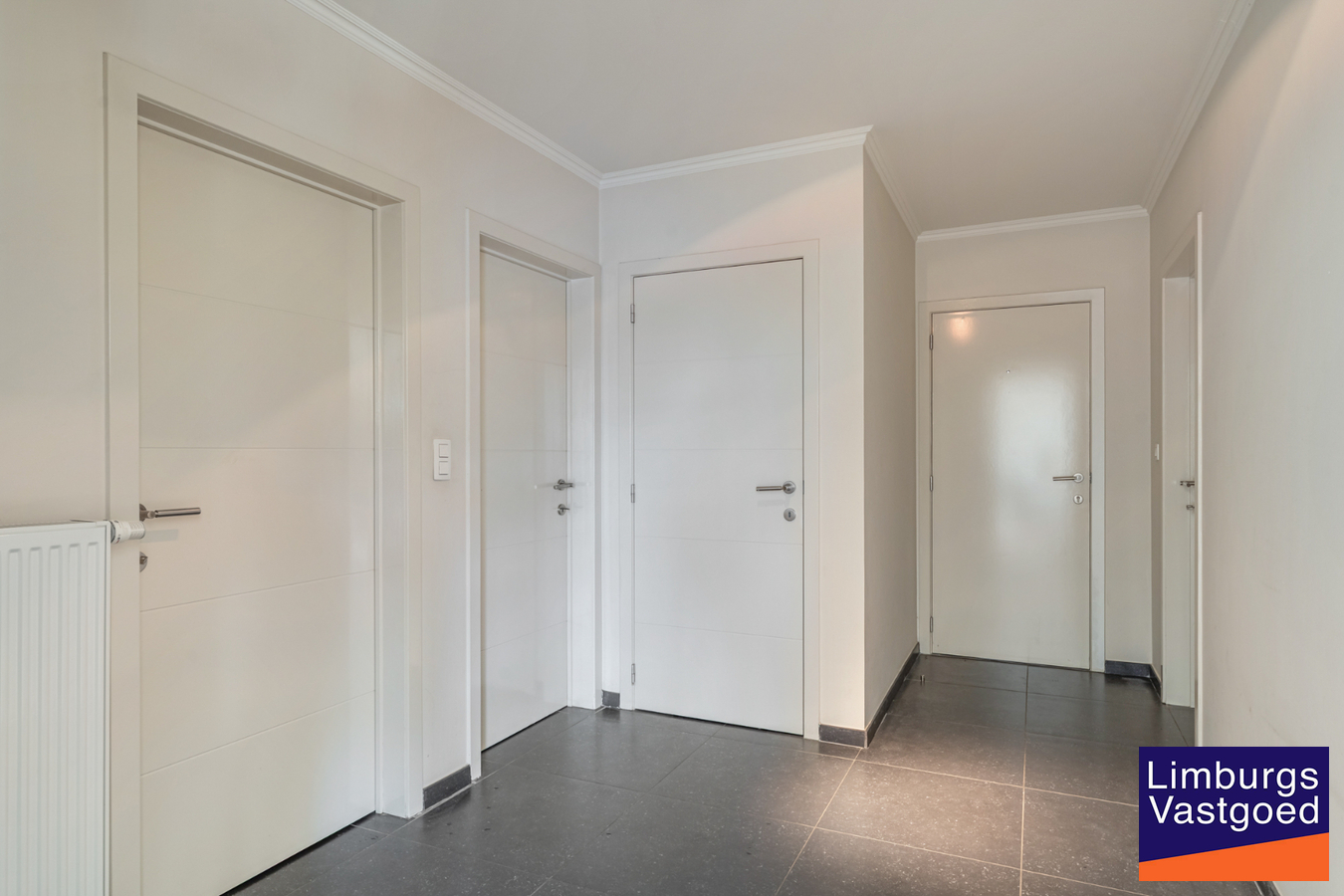 Exclusief penthouse met ruim terras, 2 slpk, extra brede autostaanplaats, centrum Houthalen 