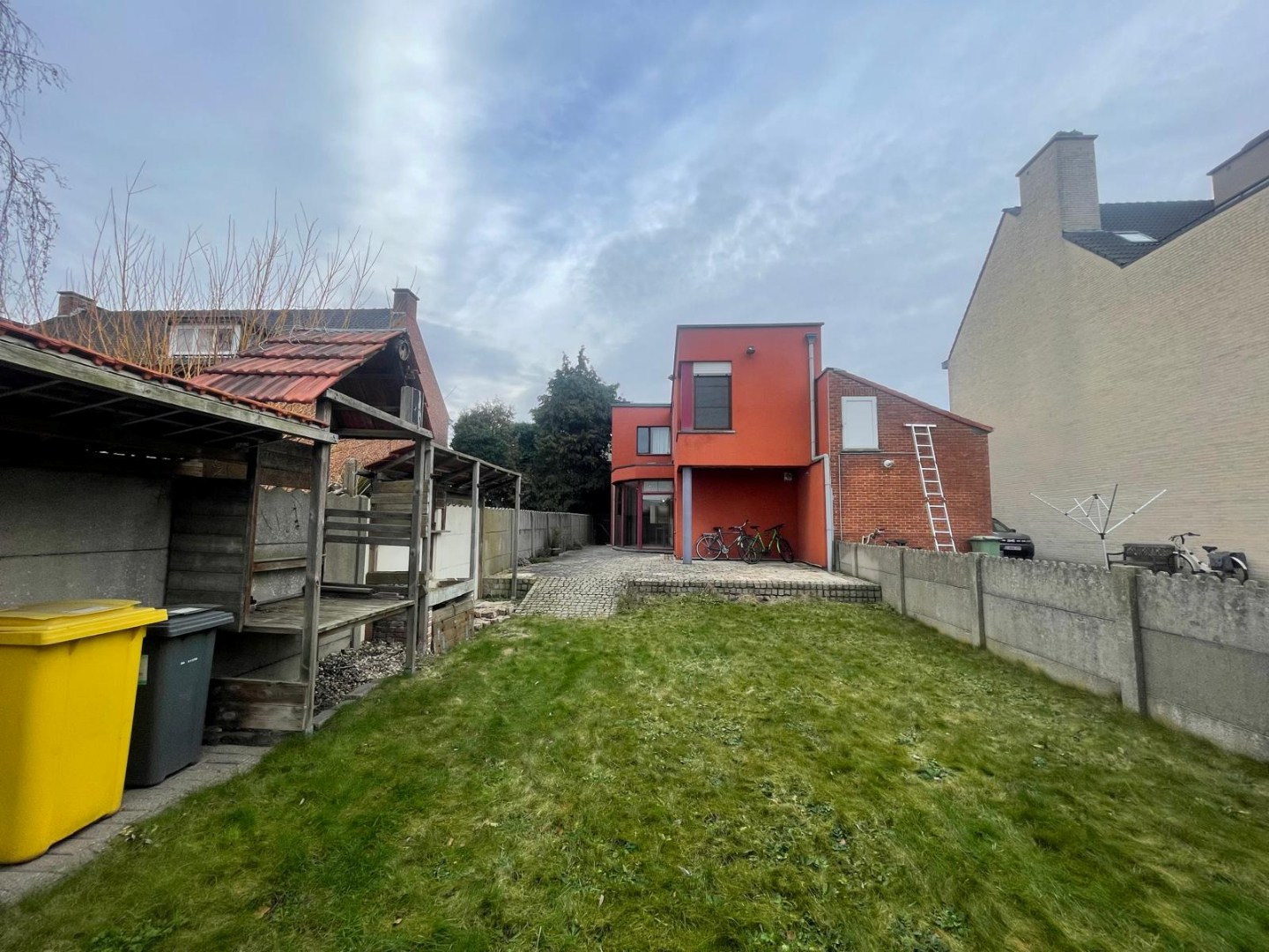 Gezellig woning met 3 slaapkamers en tuin met tuinberging gelegen te Geel! 