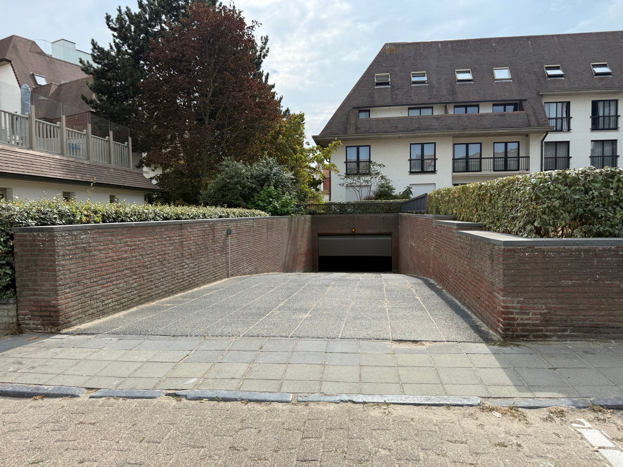 Vlot toegankelijke staanplaats te huur in de Residentie 'DU PARC' - Jozef Nellenslaan 154 