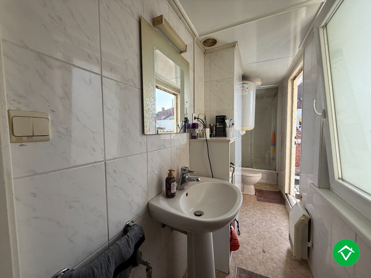 Rijwoning met 2 slaapkamers en koer te Roeselare 