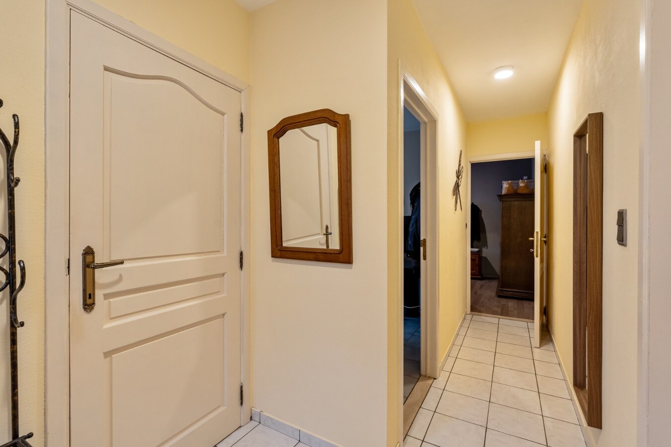 Vrijstaande gezinswoning, gebouwd in 1993 op een perceel van 5a74ca, gunstige ligging vlakbij het centrum. 