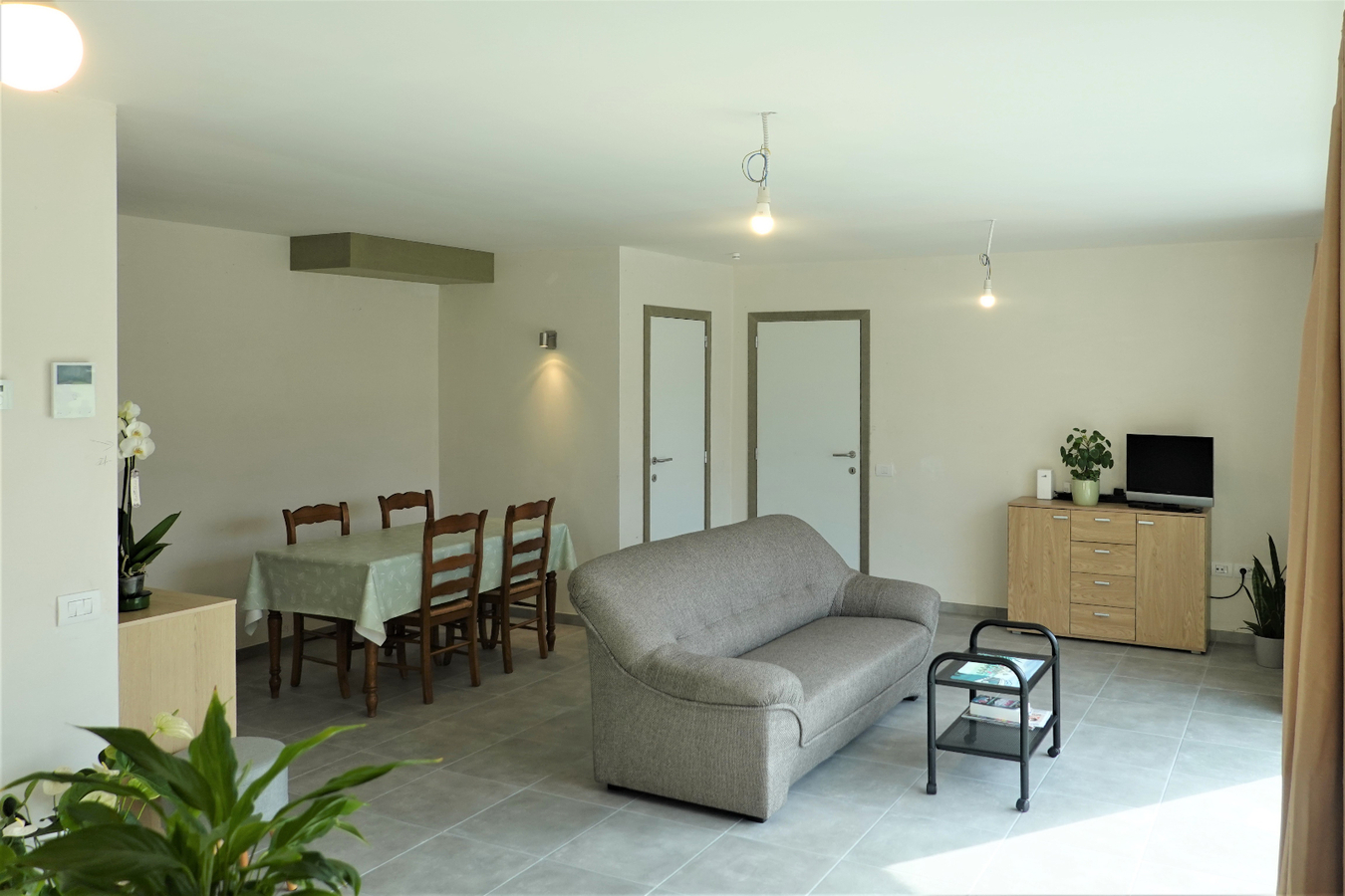 Recent nieuwbouwappartement met tuin te Zedelgem 