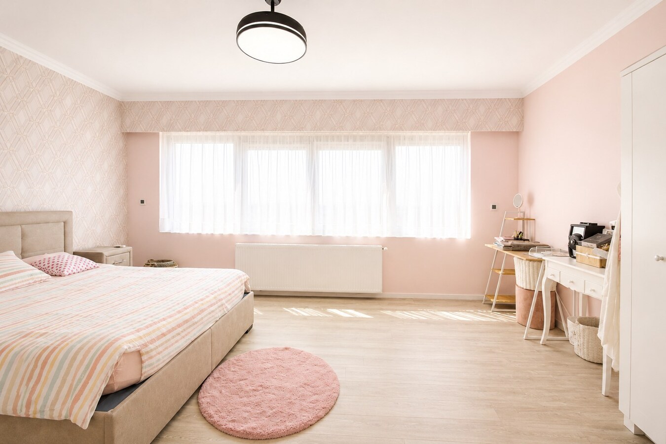 Uitzonderlijk ruime en centraal gelegen stadswoning met EPC-label B, 6 slaapkamers, tuin en terras in Sint-Niklaas! 