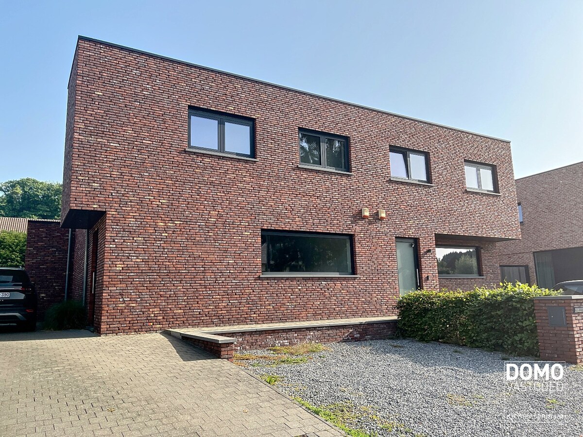 RUIME NIEUWBOUWWONING MET 3 SLAAPKAMERS, TUIN EN TERRAS TE BERINGEN (PAAL) 