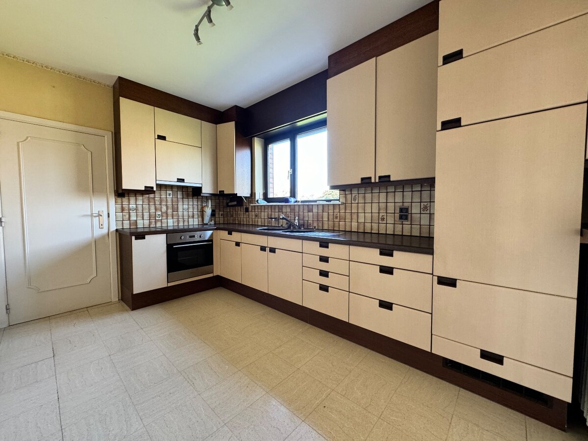 Alleenstaande woning met 4 slaapkamers en garage te Westende 