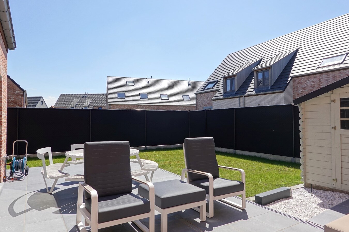 Prachtige halfopen nieuwbouwwoning met inpandige garage en zuidgerichte tuin 