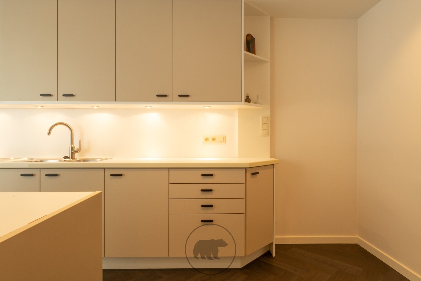 Gerenoveerd appartement aan het Groenevalleipark met ruim terras 