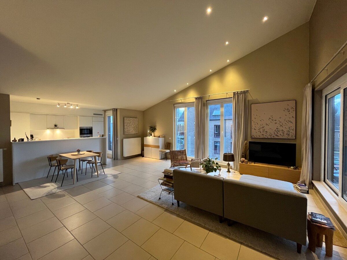 Bijzonder ruim 2-slpk-luxeappartement in centrum De Pinte 