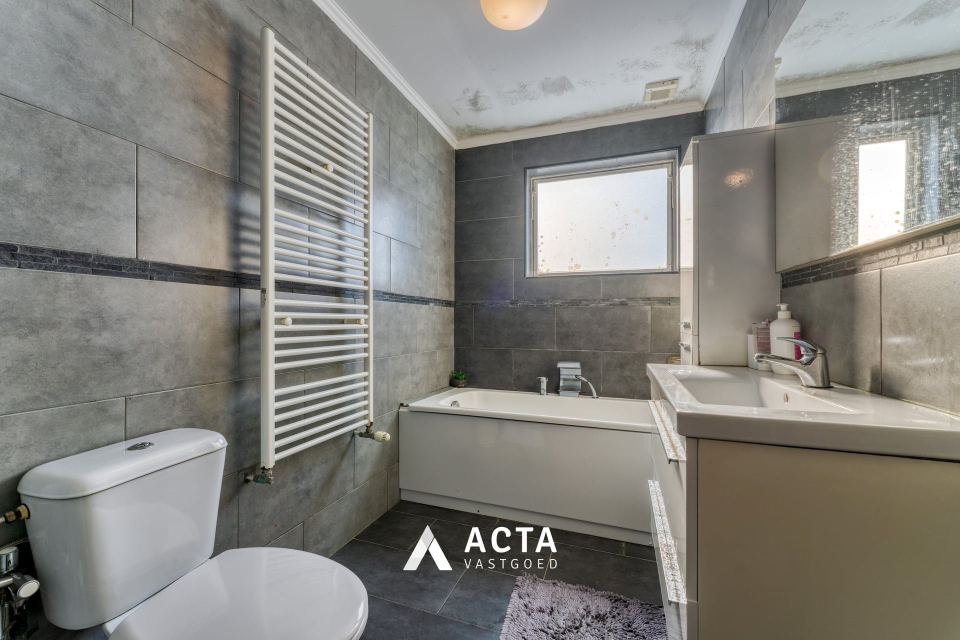 Halfopen bebouwing met vier slaapkamers in Mariakerke 