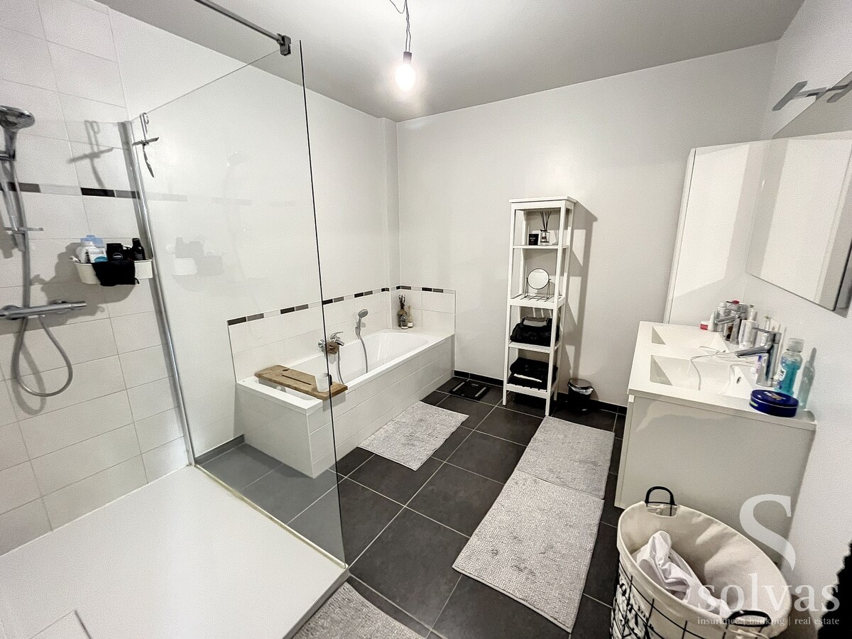 Gelijkvloersappartement met twee slaapkamers én garage 