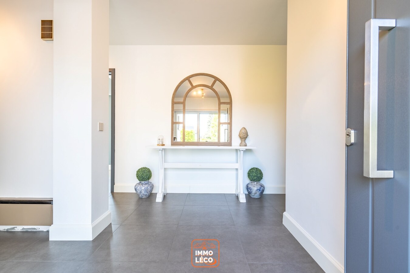 Villa, avec 6 CHAMBRES, 2 salles de bains, parking privatif, double garage et jardin, COUP DE CŒUR absolu !!! 