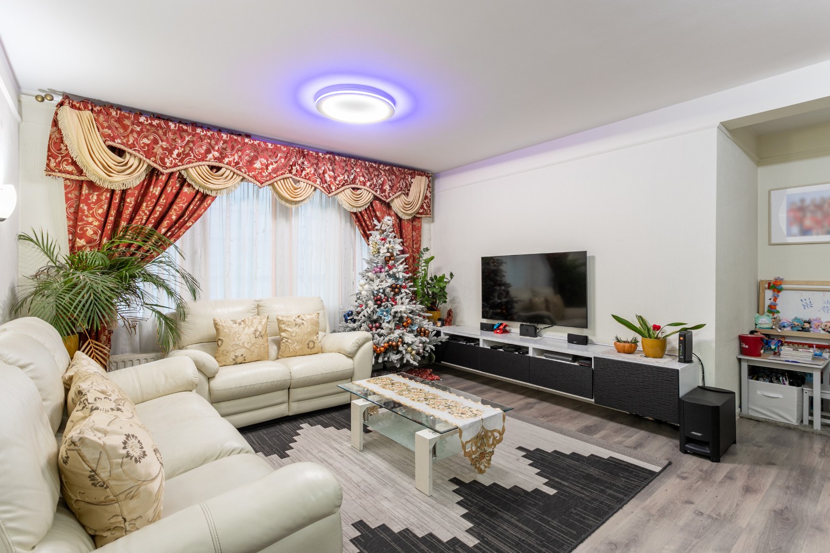 Appartement met 2 slaapkamers, ruim terras en berging 