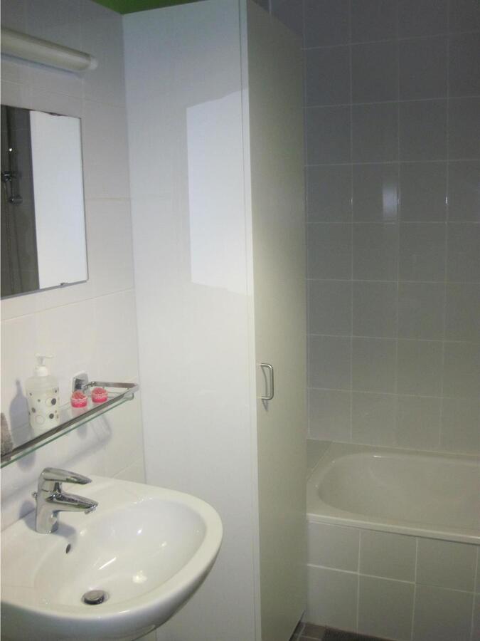 Ruim appartement mét garage. Uitstekende prijs-kwaliteit ! 