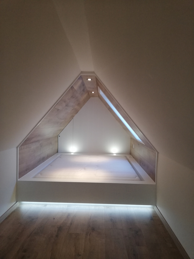 Tijdloos dakappartement met bijzonder ruim terras in centrum Gavere 