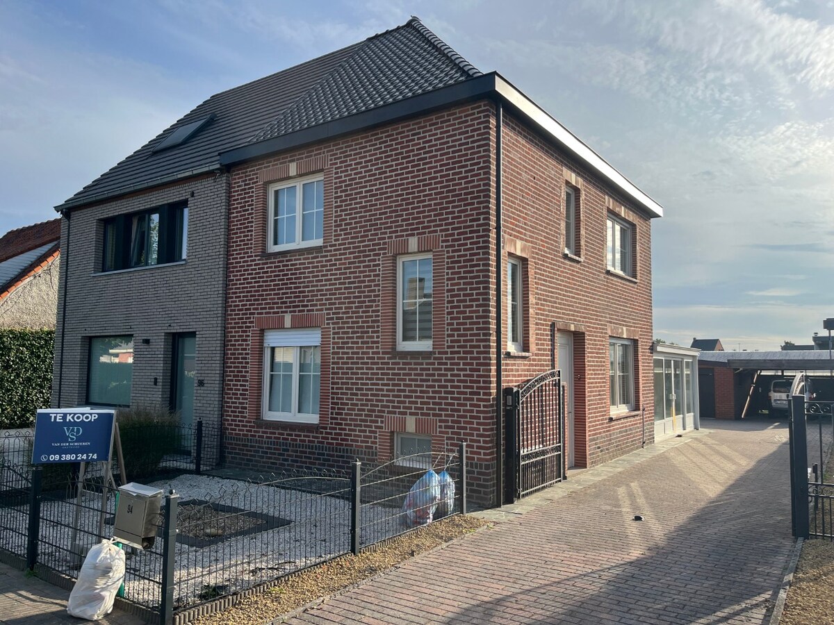 Degelijke Half Open Bebouwing 