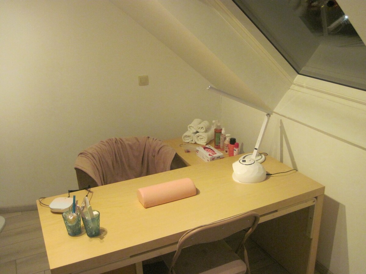 LUXUEUS 3-SLPK-APPARTEMENT  (zonder vaste kosten!). 