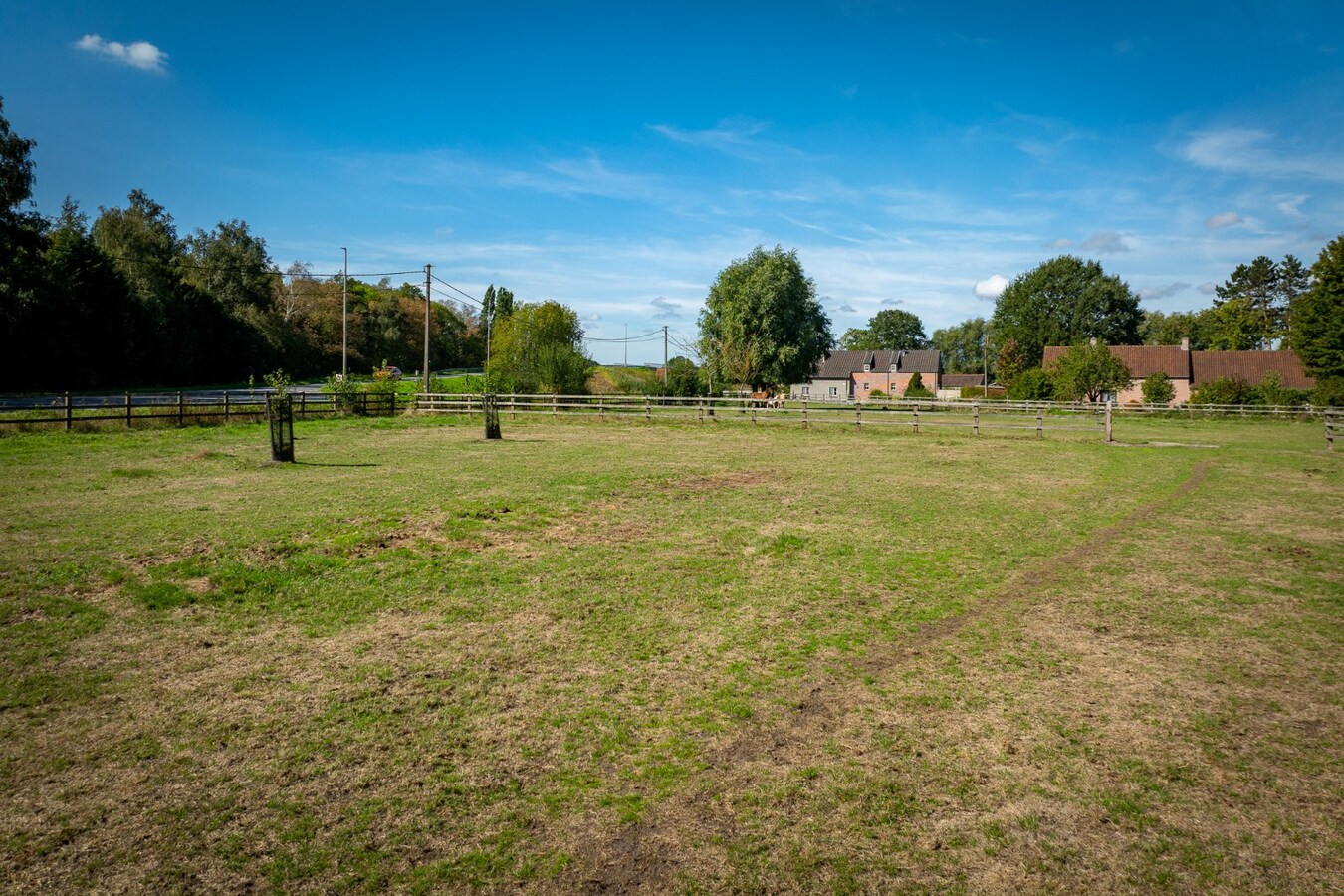 Renovated farmhouse with pasture on approximately 2 hectares in Veldegem. 