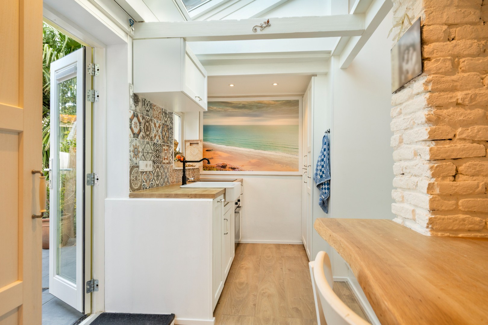 Sfeervol gerenoveerde dijkwoning met riante schuur. 
