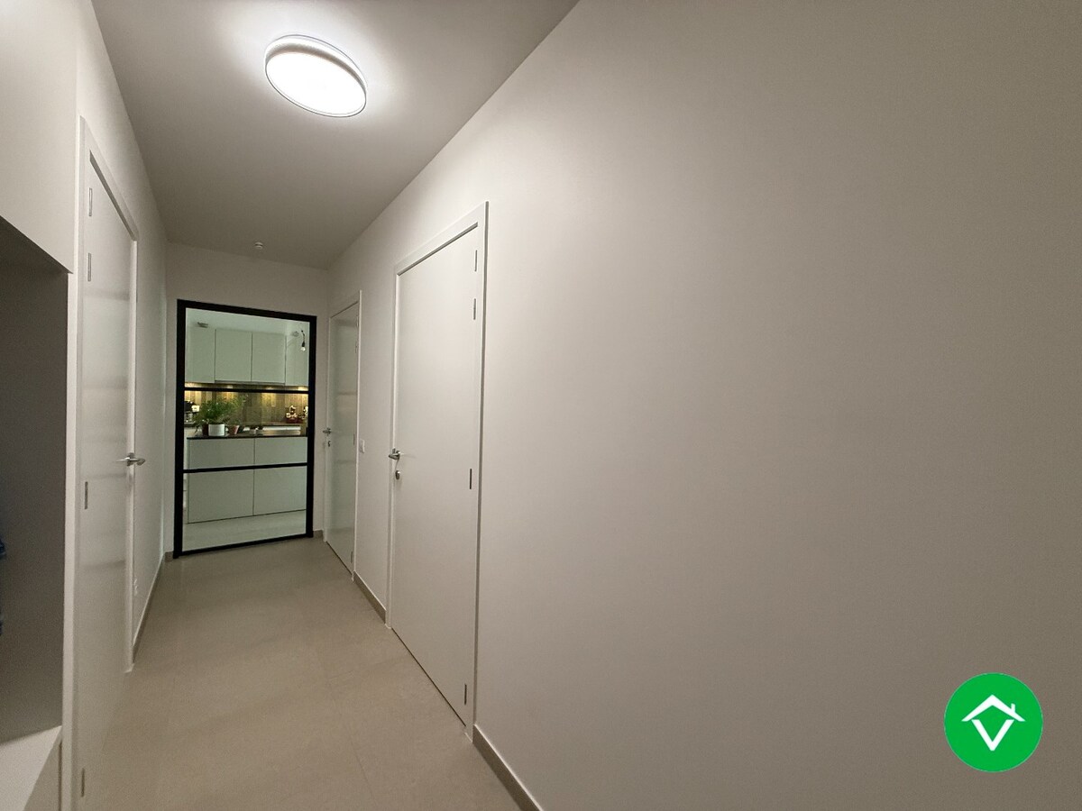 Nieuwbouwappartement met 3 slaapkamers, terras en autostaanplaats in hartje Gits 