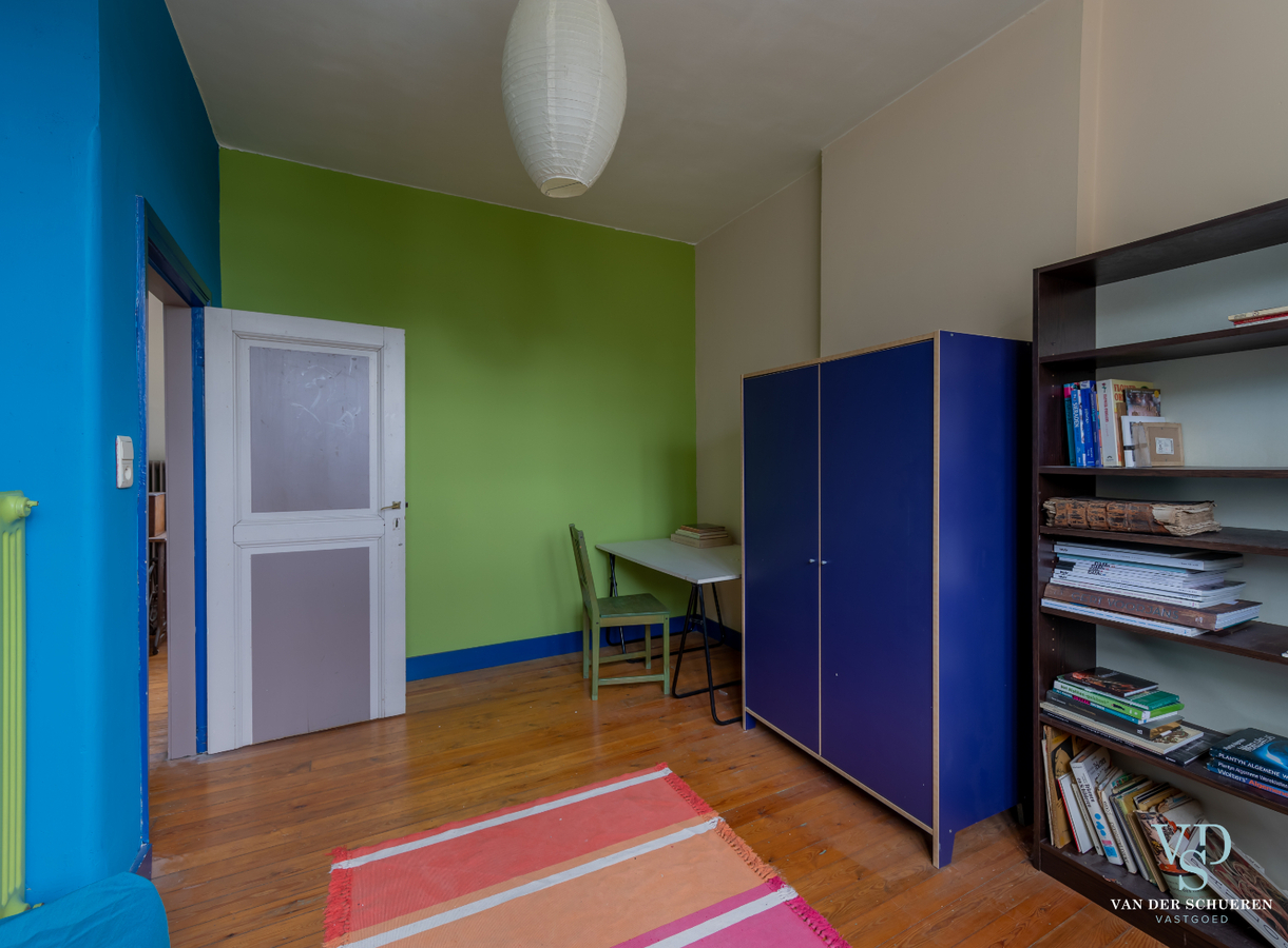 Authentieke herenwoning met atelier / bureau's. 