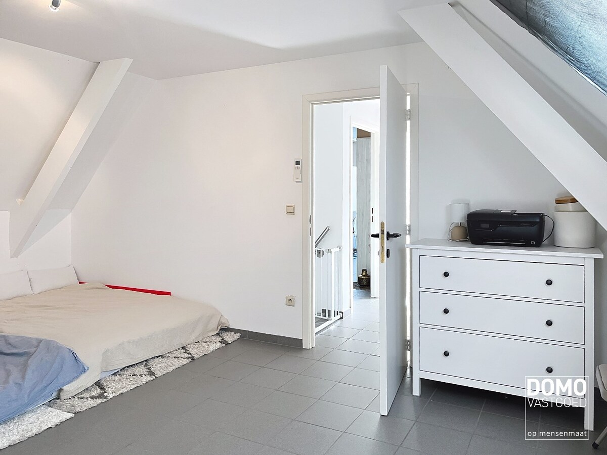 RUIM DUPLEXAPPARTEMENT MET 3 SLAAPKAMERS TE LUMMEN 