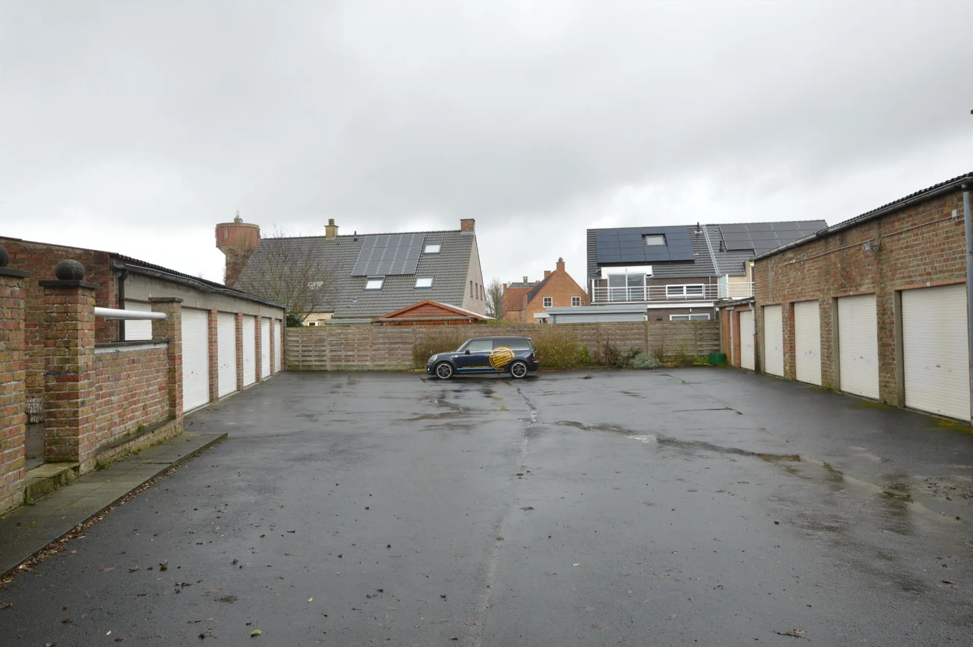 Garageboxen op centrale ligging in De Haan nabij winkelstraat !Ideaal als belegging!