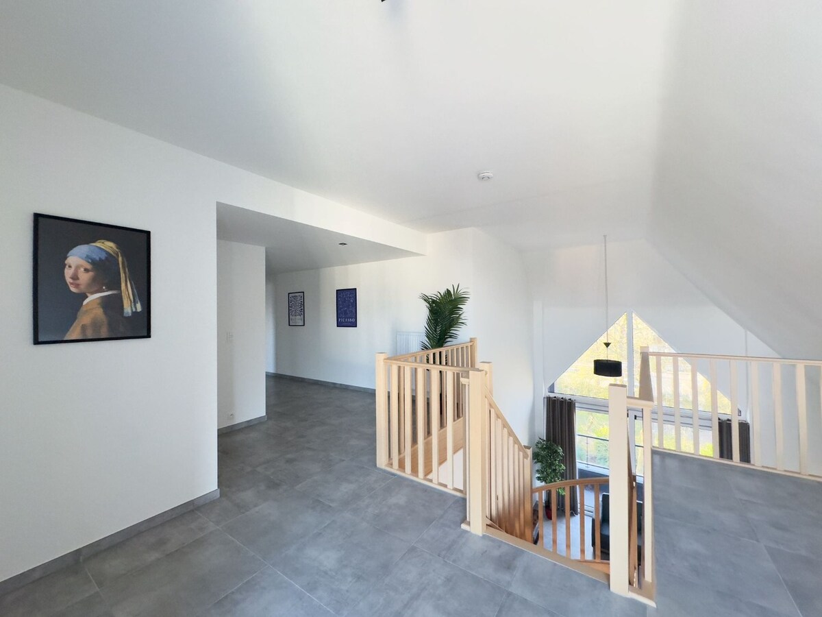 Superbe duplex meublé et lumineux, idéalement situé au pied du boulevard ! 