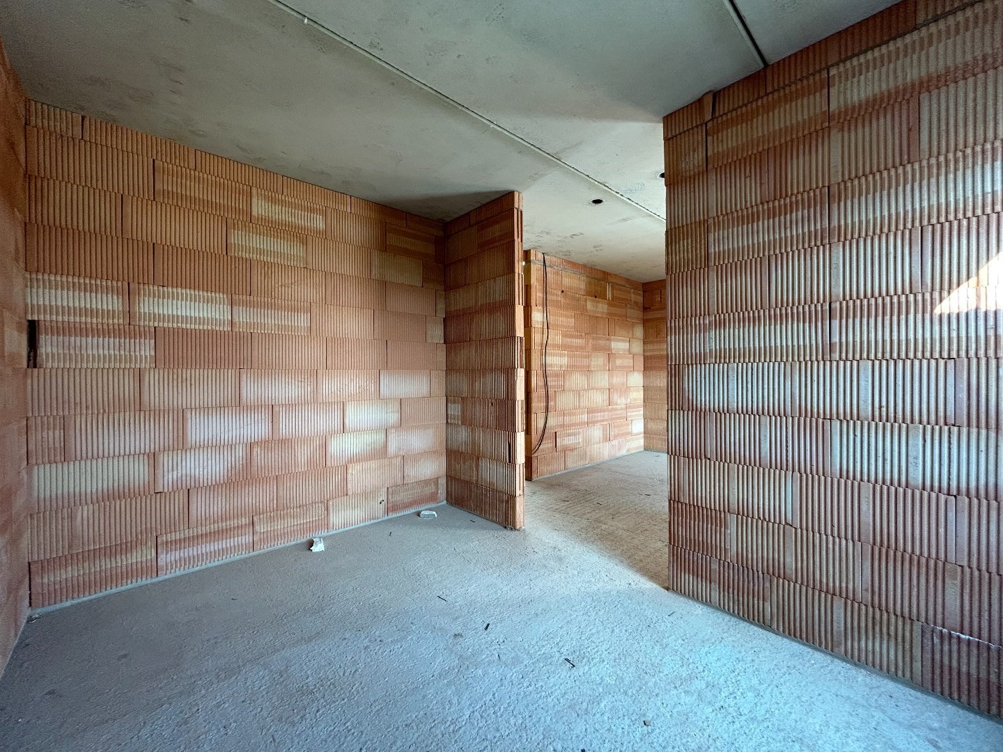 Uitzonderlijk afgewerkte nieuwbouwwoning met 4 slpk. in centrum Geel 