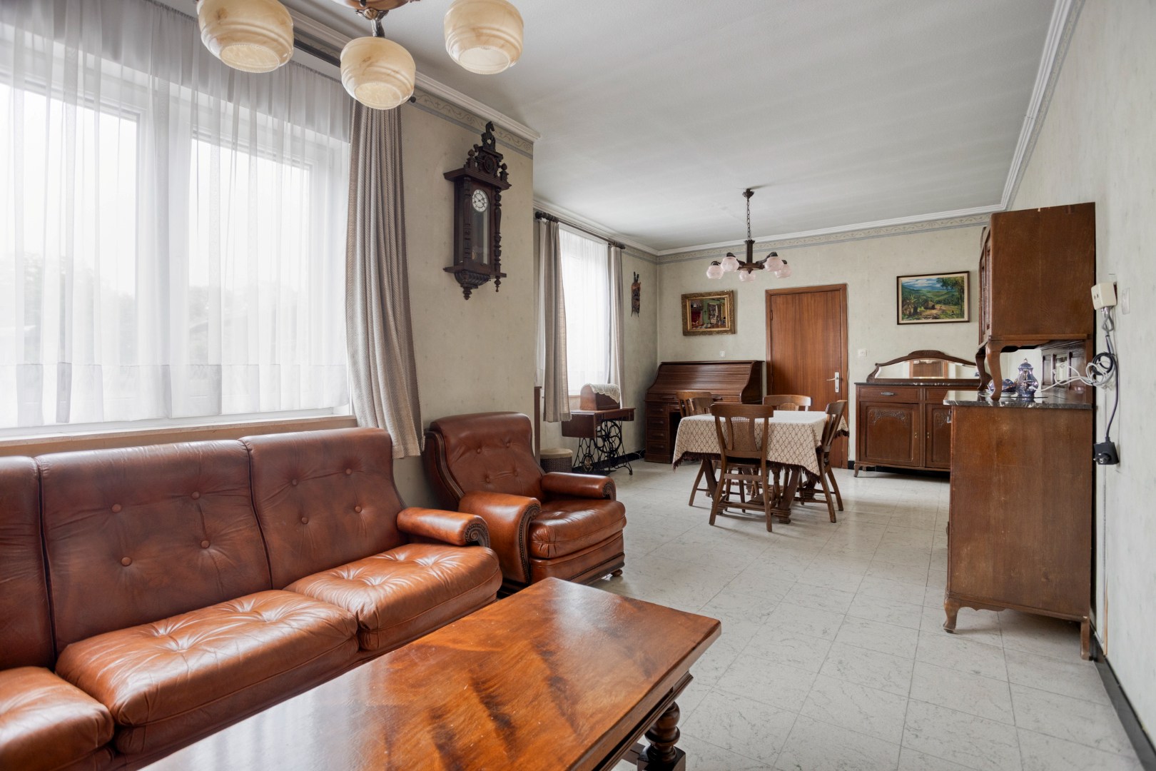 Zithoek met doorgang eetkamer